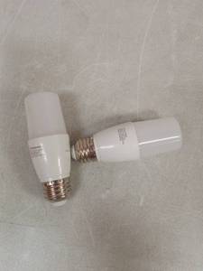 lot 7727 image: Westinghouse LED 8w dimmable 2 bulbs