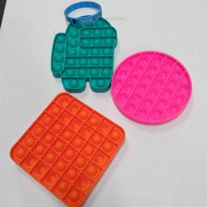 lot 9717 image: 3 PACK POP IT  1 ROUND 1 SQUARE 1 AMONG US