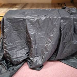 lot 9741 image: LIGHT WEIGHT INDOOR COVER UNKOWN SIZE