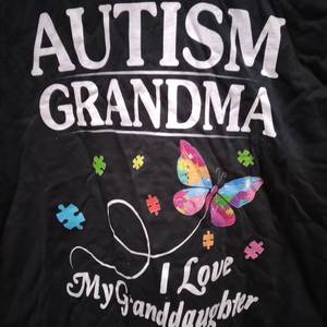 lot 9756 image: AUTISM GRANDMA.... T SHIRT SIZE XXL