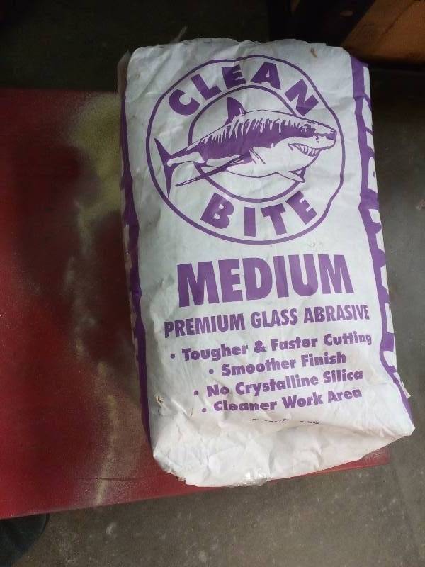 lot 16 image: Clean Brite Medium Premium Glass Abrasive