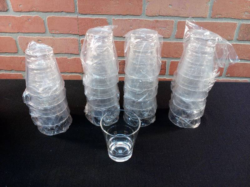 lot 20 image: Acrylic Glasses 9 oz. Rocks-Clear