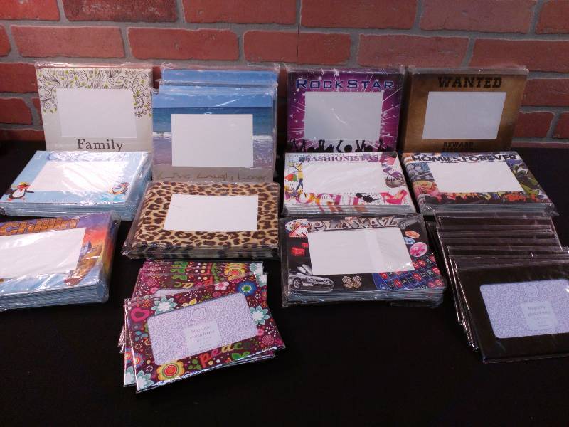 lot 27 image: Novelty Card Picture Frames
