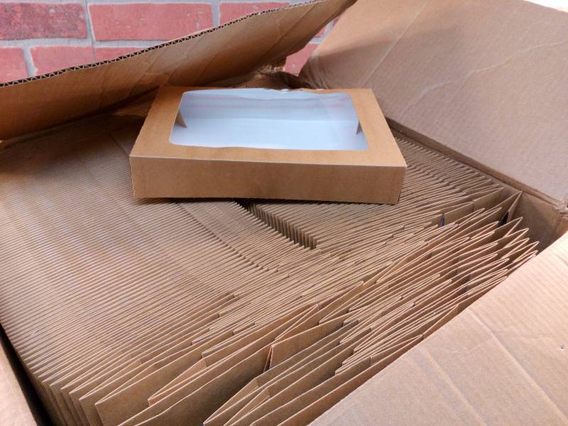 lot 47 image: Bakery  Donut Boxes with Window