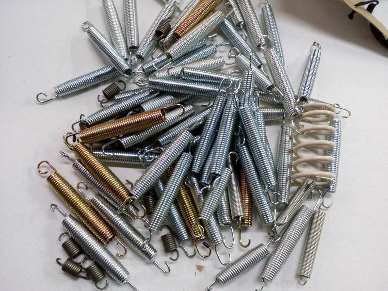 lot 55 image: Variety of Springs