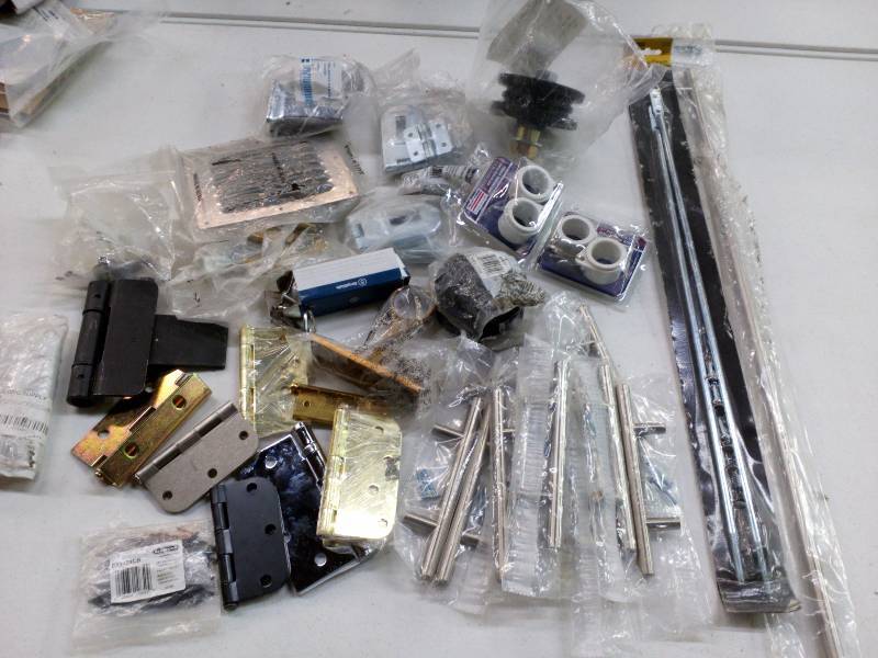 lot 56 image: Lot of Hardware Hinges Pulleys
