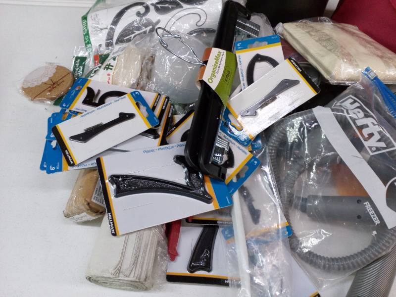 lot 61 image: Housewares  Household Items Lot