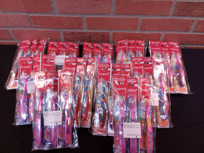 lot 107 image: Colgate Smiles 2-5 Years Toothbrushes