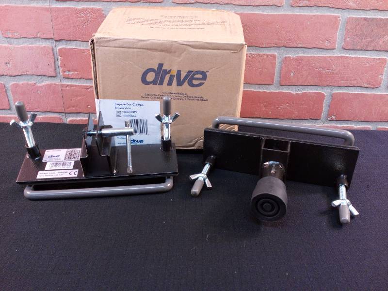 lot 106 image: Replacement Clamps for Drive Clamp Trapeze Bar