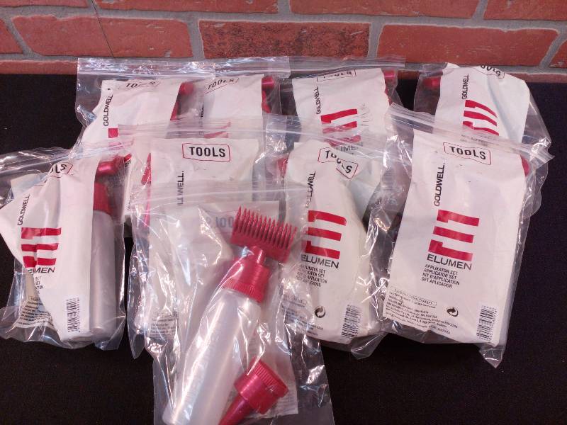 lot 109 image: Goldwell Elumen Salon Applicator Tool Set