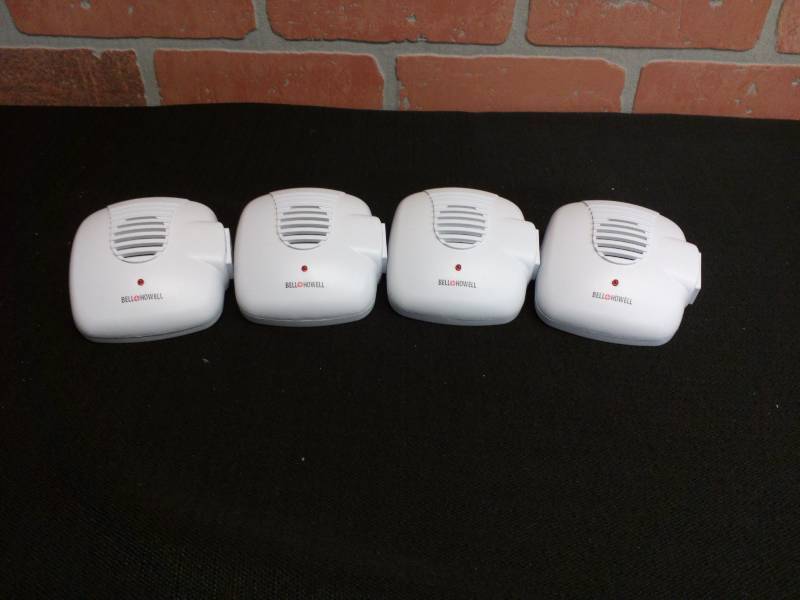 lot 120 image: Bell  Howell Ultrasonic Pest Repellers W AC Outlet