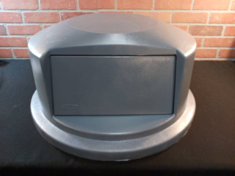 lot 143 image: Rubbermaid Brute Dome Top