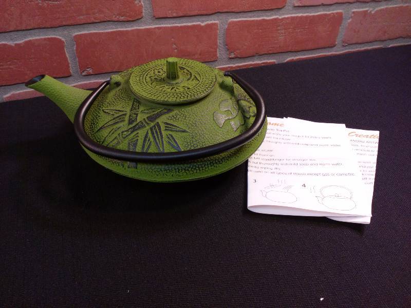 lot 146 image: Creative Home Kyusu Cast Iron Tea Pot