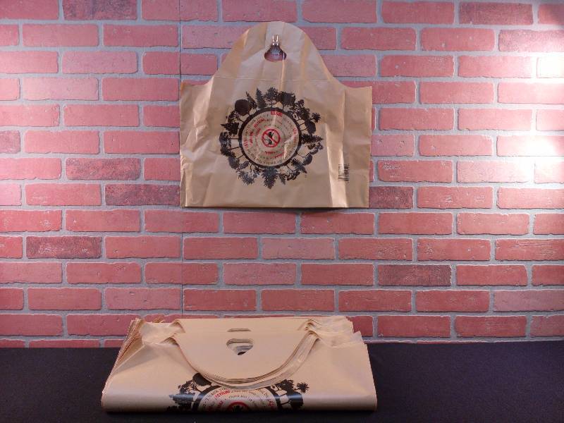 lot 202 image: Shopping Bags
