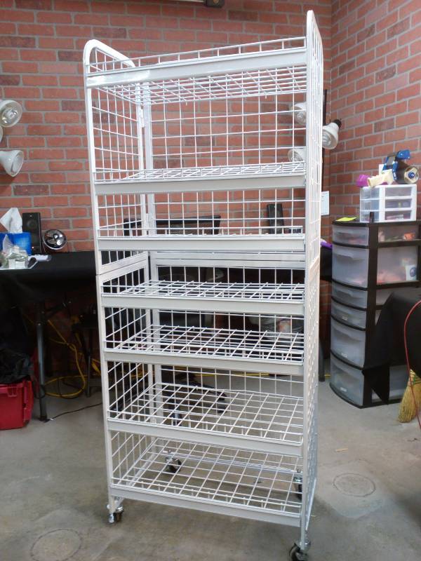lot 212 image: Collapsible 7 Shelf Retail Rolling Rack