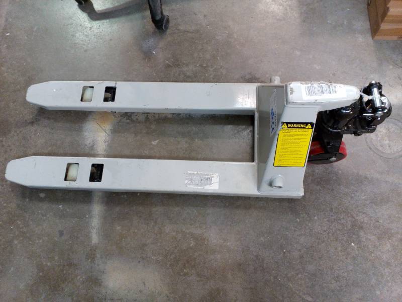 lot 235 image: Roughneck Mini Pallet Jack With NO Handle WF2