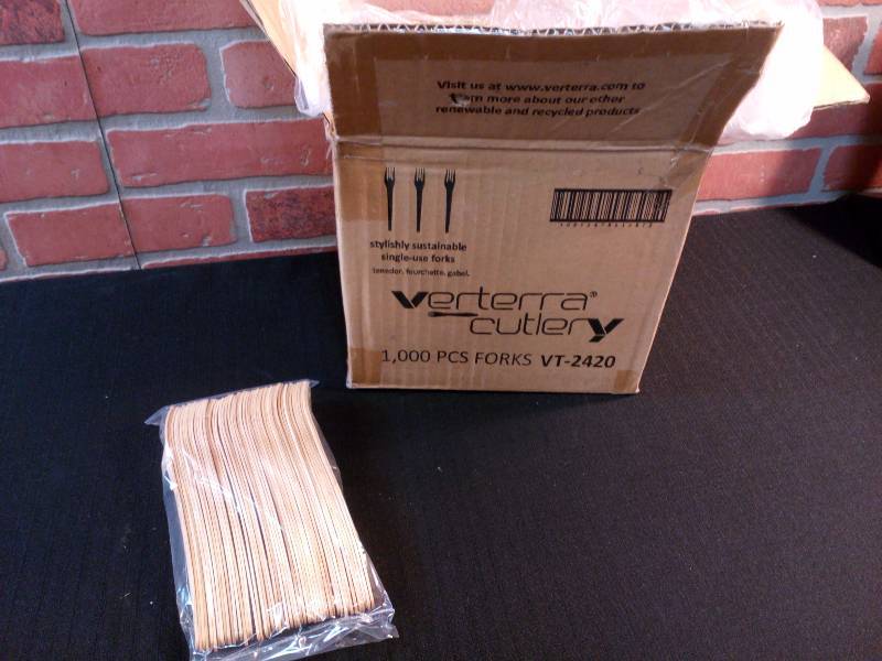 lot 243 image: Verterra Compostable Wooden Single Use Forks
