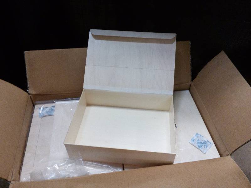 lot 250 image: Verterra Compostable Wood To Go Boxes