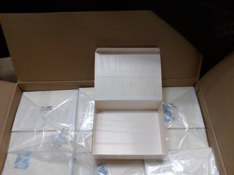 lot 254 image: Verterra Compostable Wood To Go Boxes