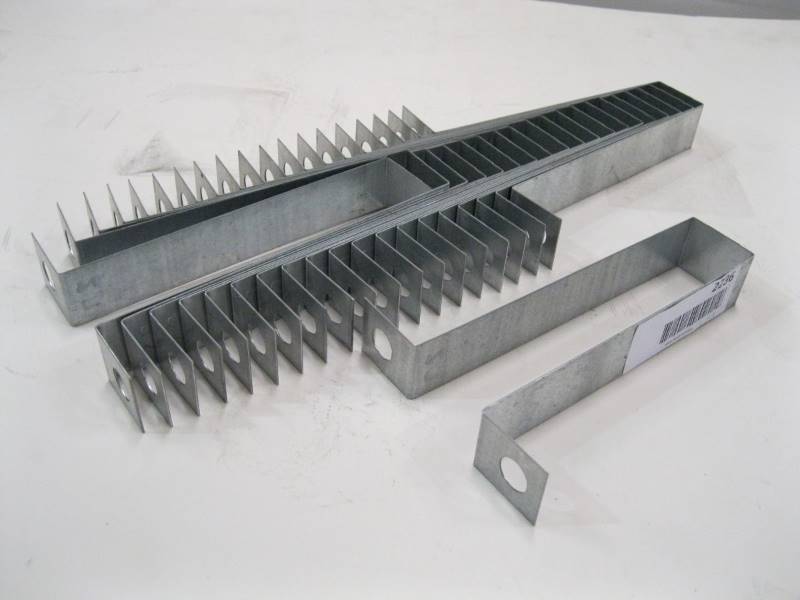 lot 2236 image: 1-14 x 6 Bracket Set of 20