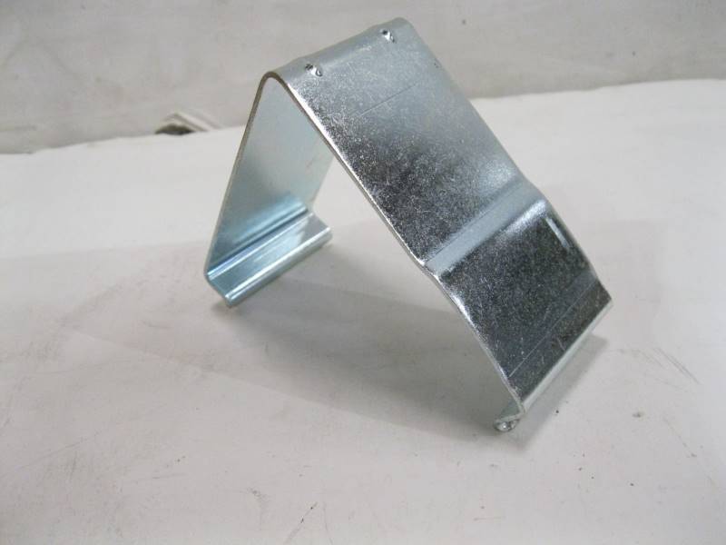 lot 2342 image: U-Line H-4735 Heavy Duty Wood Crate Clips Box of 24