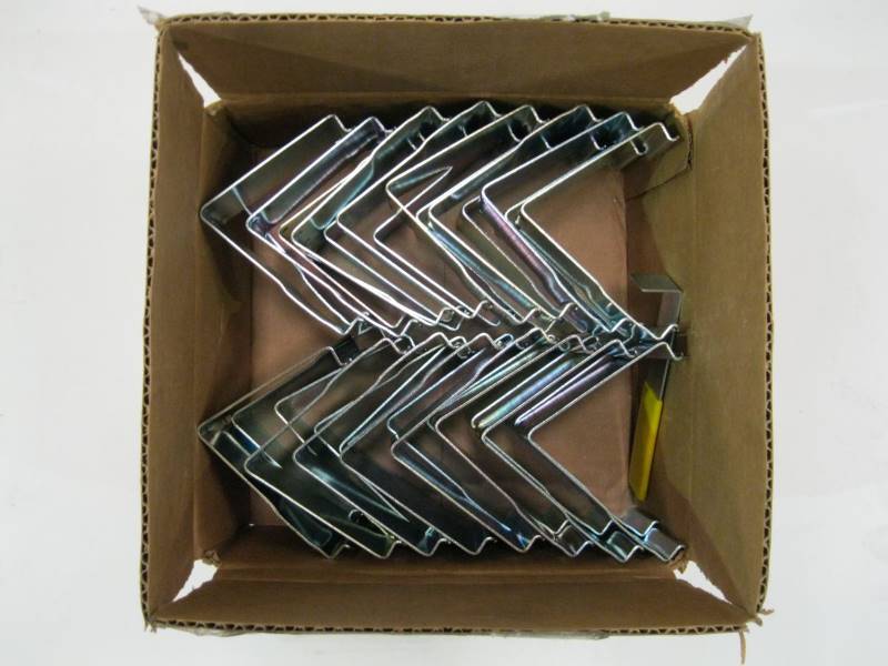 ULine H4735 Heavy Duty Wood Crate Clips Box of 32 Round 3 End of Year Blow Out Sale Check