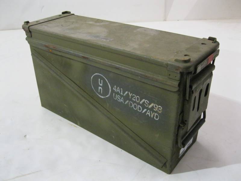 lot 2541 image: Ammo Box PA-120 40mm Grenade