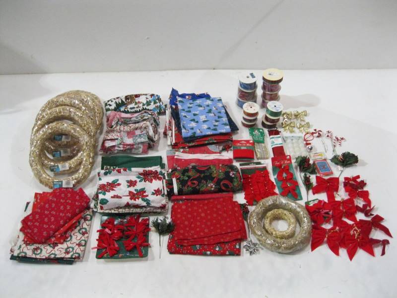 lot 2295 image: Large Lot of Christmas Decorations