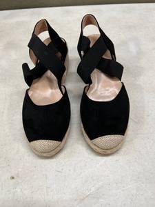 lot 38363 image: Women�s Closed Toe Wedge Sandal - Size 6.5