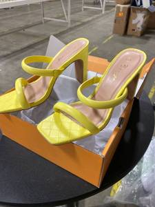 lot 42146 image: Womans Size 7 Neon Yellow Heels