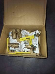 lot 8438 image: ONLY 6 OF THEM Fnw Fnw410ac 38 Dzr Brass Full Port Threaded 600 Lb. Ball Valve