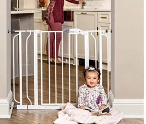 lot 42497 image: Regalo Extra Wide Metal Gate