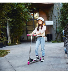 lot 42566 image: 2 - Razor Kick Scooters, Pink