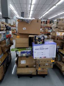 lot 51317 image: Pallet of miscellaneous items