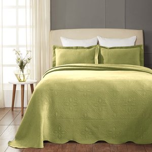 lot 10162 image: Impressions 100-Percent Cotton Celtic Circle Scalloped Matelasse Bedspread, Sweet Pea