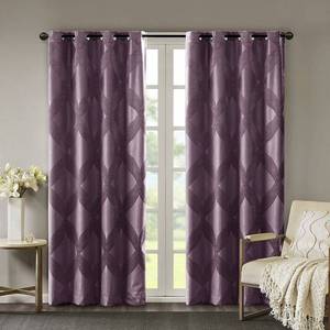 lot 10176 image: SunSmart Bentley Ogee Knitted Jacquard Total Blackout Panel, 108 x 50