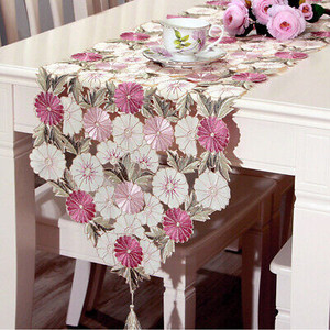 lot 3394 image: Pink Flower Embroidered Table Runner Wedding Party Decor Satin Fabric 40x210cm
