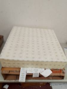 lot 7089 image: 25x25x5 cushion