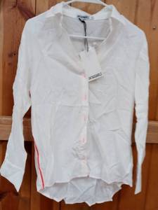 lot 7130 image: Untaggable size xs shirt