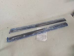 lot 7907 image: Shock Absorbers For Unknown Vehicle