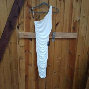 lot 9890 image: LILUS WHITE DRESS  size S