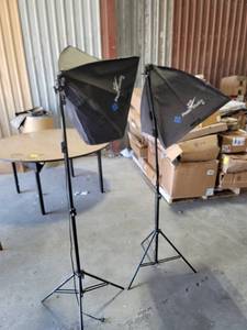 lot 2434 image: Studio Light 2 Pack