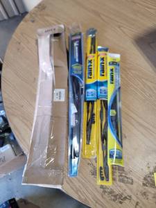 lot 2444 image: Windshield Wipers Lot