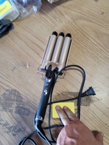 lot 2452 image: Curling Iron