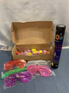 lot 75420 image: Party Pack 5 Glasses, Glow Sticks & Flower Light Up Streamer