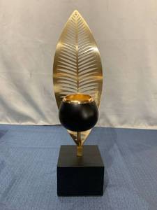 lot 75433 image: Tea Light Candle Holder Gold Black