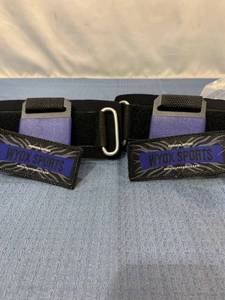 lot 75459 image: WYOX Sports Heavy Duty Weight Lifting Hooks with Wrist Straps for Pull-ups - Power Lift - Deadlift - Weightlifting Grips and Gym Workout Gloves for Men & Women (Blue, Flat Hook (One Size Fits All))