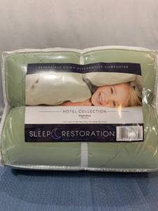 lot 75481 image: Goose Down Alternative Comforter - Reversible - All Season Hotel Quality Luxury