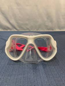 lot 75496 image: Water Sports Diving Mask Pink