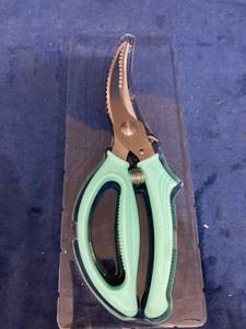 lot 75731 image: HEAVY DUTY LIGHT GREEN SCISSORS SHEERS